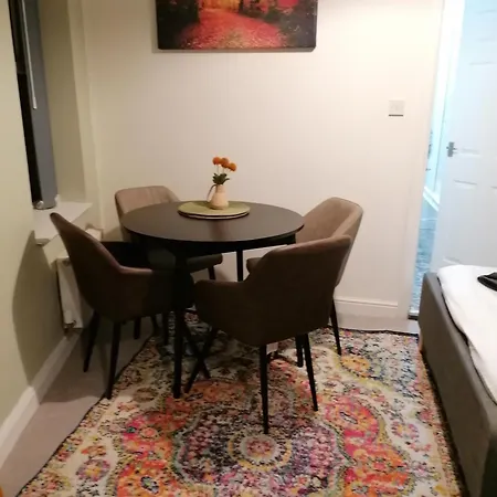 Blok 3 -jacuzzi Suites, & Ensuite Lägenhetshotell