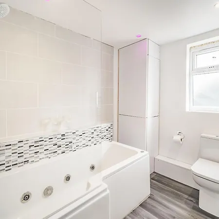 Holiday home Sea View Two - Uk36847 Blackpool