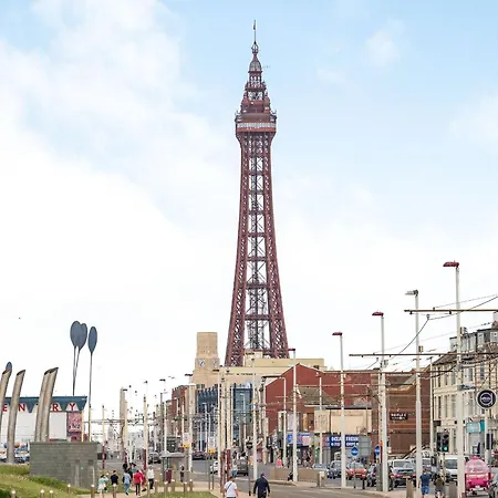 Sea View One - Uk36846 * Blackpool