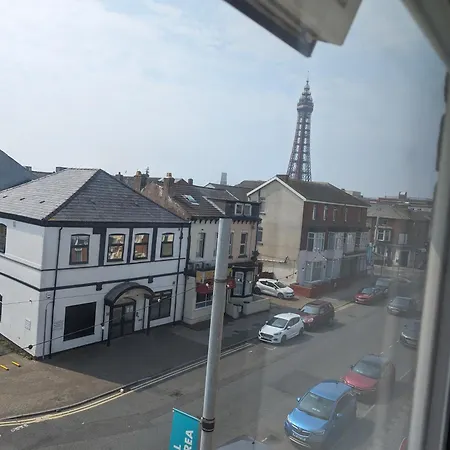 Bed & Breakfast Wonky Towers *
