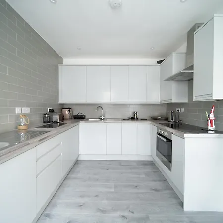 Spacious Duplex - Perfectly Situated In The Heart Of The Blackpool