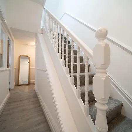 Spacious Duplex - Perfectly Situated In The Heart Of The *