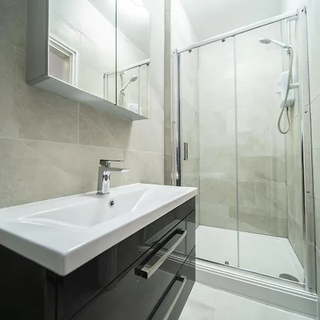 Apartment Spacious Duplex - Perfectly Situated In The Heart Of The Blackpool