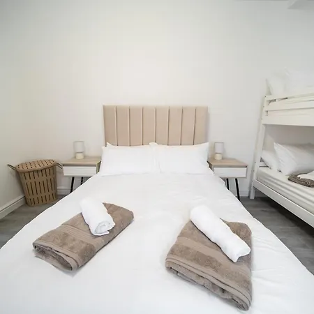 Apartment Spacious Duplex - Perfectly Situated In The Heart Of The