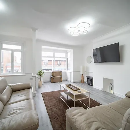 Apartment Spacious Duplex - Perfectly Situated In The Heart Of The Blackpool