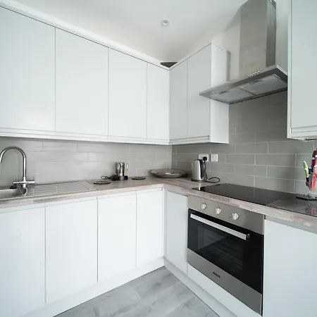 Spacious Duplex - Perfectly Situated In The Heart Of The *