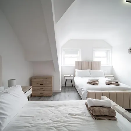 Spacious Duplex - Perfectly Situated In The Heart Of The