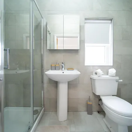 Spacious Duplex - Perfectly Situated In The Heart Of The Blackpool