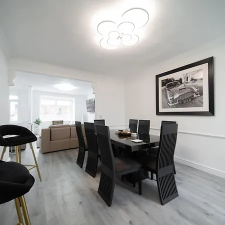 Spacious Duplex - Perfectly Situated In The Heart Of The Apartment Blackpool