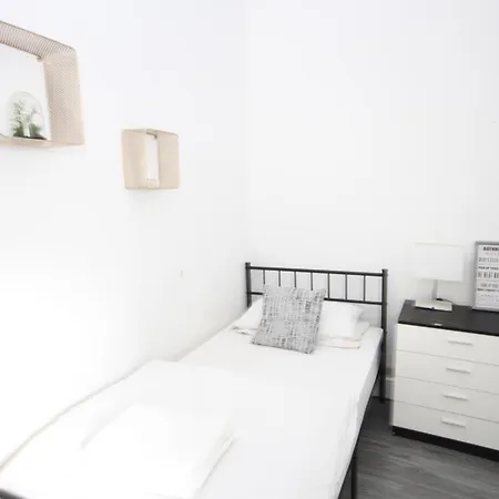 Barton Seaview, Self Catering Apartments, Promenade & Location, Families, Couples Or 23 Years Only, Free Parking Appartamento