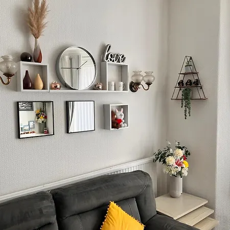 Victoria House - Self Catering Quiet - Adult Singles And Couples Only *