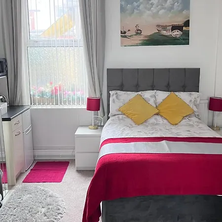 Victoria House - Self Catering Quiet - Adult Singles And Couples Only *