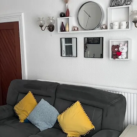 Victoria House - Self Catering Quiet - Adult Singles And Couples Only * Блэкпул