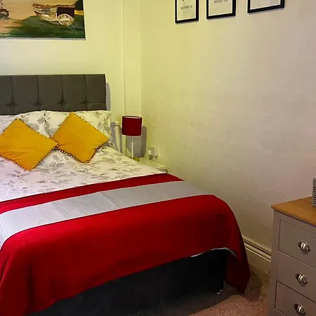Victoria House - Self Catering Quiet - Adult Singles And Couples Only