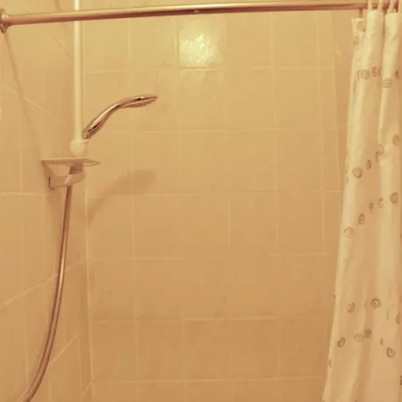 - Great Location, Comfortable Beds فندق