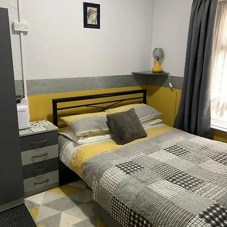 Guest house Hornby Villa- 4star B&b-couples & Families Only 4*
