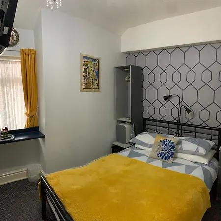 Guest house Hornby Villa- 4star B&b-couples & Families Only 4*