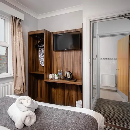 Ashley Victoria Hotel 4*