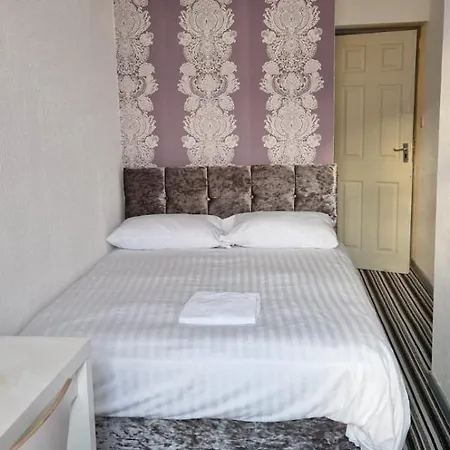 On The Beach Hotel Блэкпул