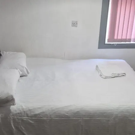 On The Beach Hotel Блэкпул