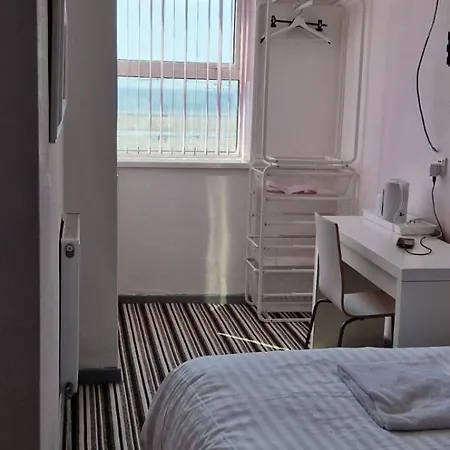 On The Beach Hotel Блэкпул
