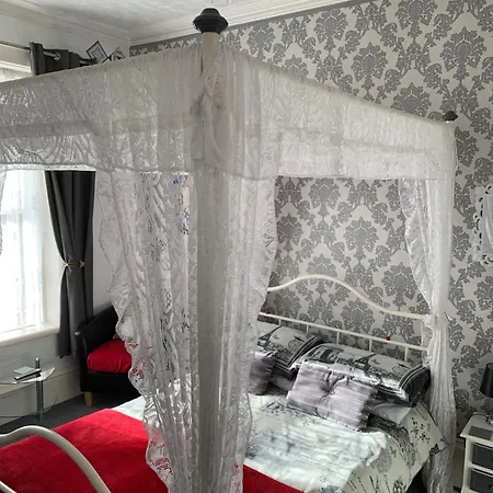 Guest house Hornby Villa- 4star B&b-couples & Families Only Blackpool