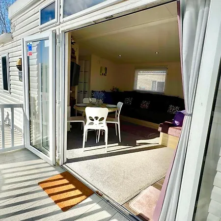 Marton Mere - 3 Bedroom Caravan *