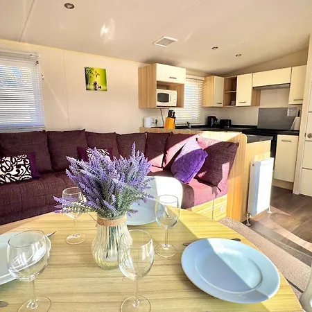 Marton Mere - 3 Bedroom Caravan
