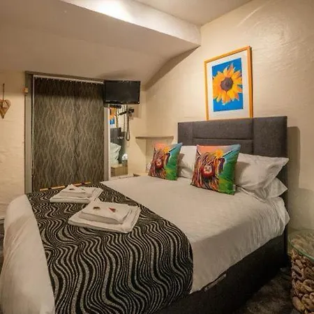 Manor House 3*