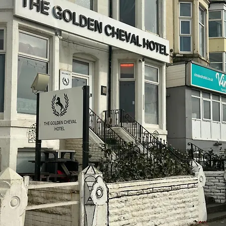Hotel Oyo The Golden Cheval 3*