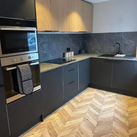 Modern Near Attractions Sleeps 7 Holiday home