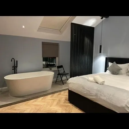 Modern Near Attractions Sleeps 7 Holiday home *
