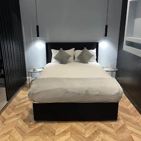 Modern Near Attractions Sleeps 7 Holiday home *