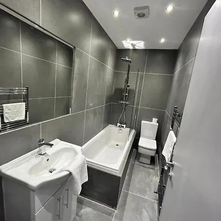 Holiday home Full Private House Sleeping 26 *