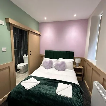 Full Private House Sleeping 26 Holiday home Blackpool