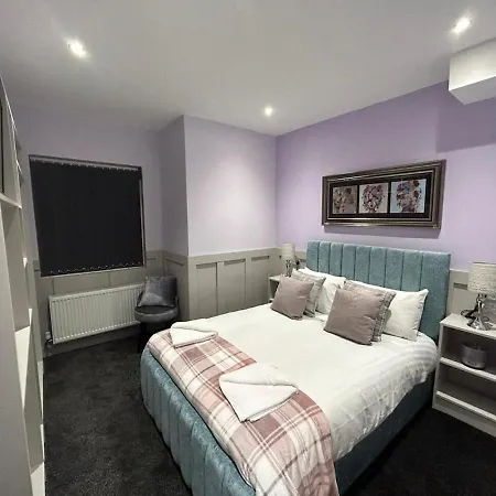 Full Private House Sleeping 26 * Blackpool