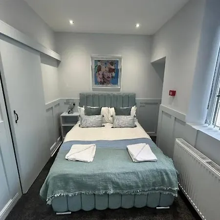 Full Private House Sleeping 26 Blackpool