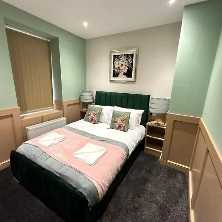 Full Private House Sleeping 26 Holiday home Blackpool