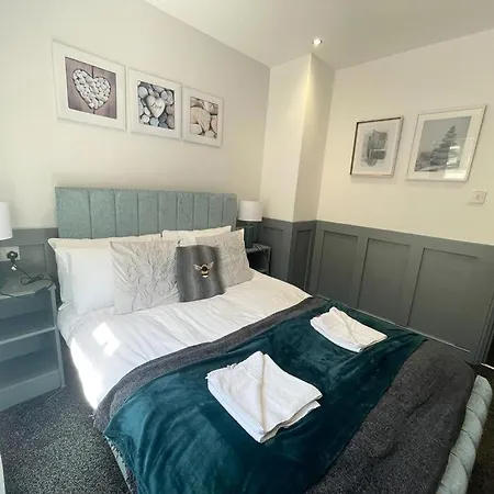 Holiday home Full Private House Sleeping 26 Blackpool