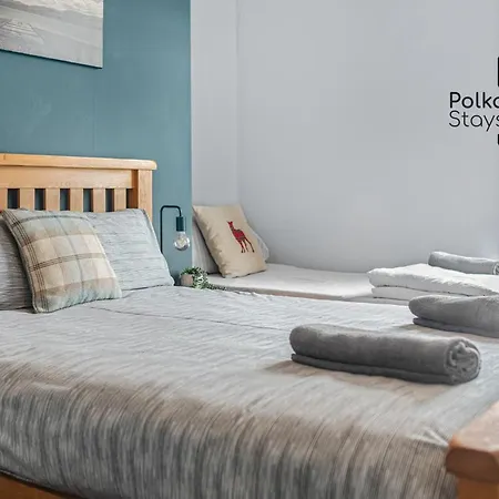 Polkadot Winter Gardens - Large Modern In By Polkastays *