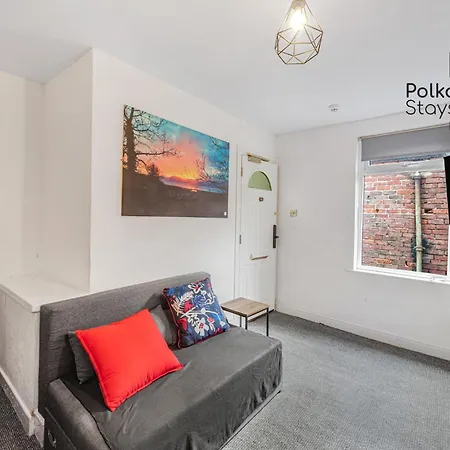 Apartment Polkadot Winter Gardens - Large Modern In By Polkastays Blackpool