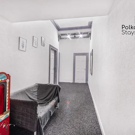 Polkadot Winter Gardens - Large Modern In By Polkastays *