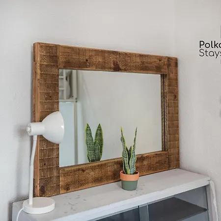 Polkadot Winter Gardens - Large Modern In By Polkastays Apartment *