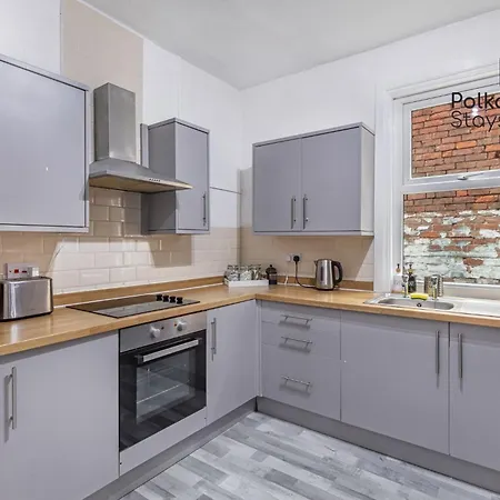 Apartment Polkadot Winter Gardens - Large Modern In By Polkastays Blackpool