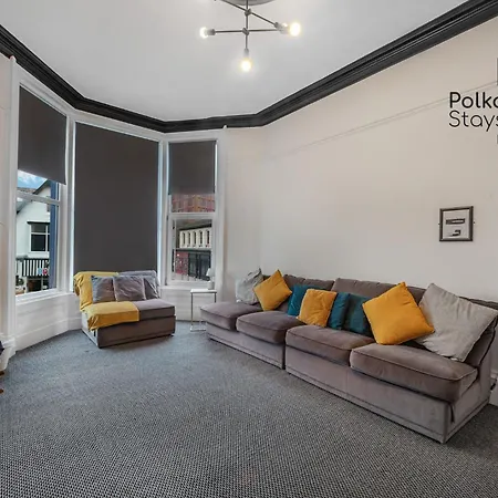 Polkadot Winter Gardens - Large Modern In By Polkastays