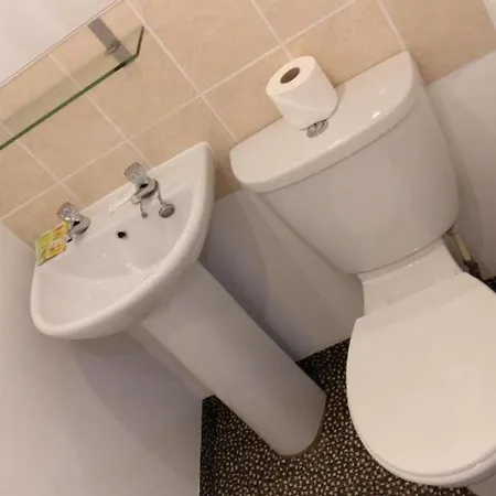 Oyo Wave Crest Hotel 4*