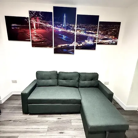 Apartment Hornby Luxury Hot Tub And Jacuzzi Suites