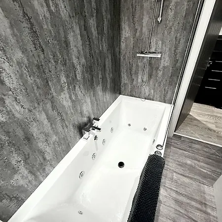 Hornby Luxury Hot Tub And Jacuzzi Suites Apartment Blackpool