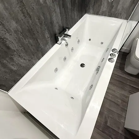 Apartment Hornby Luxury Hot Tub And Jacuzzi Suites Blackpool