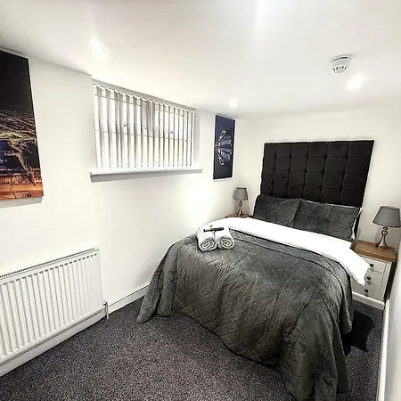 Hornby Luxury Hot Tub And Jacuzzi Suites Apartment